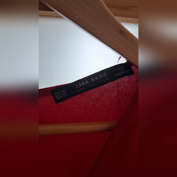 Zara red flowing jumpsuit with bow - Picture 4 of 5